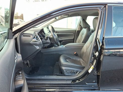 Used 2023 Toyota Camry XSE image 14