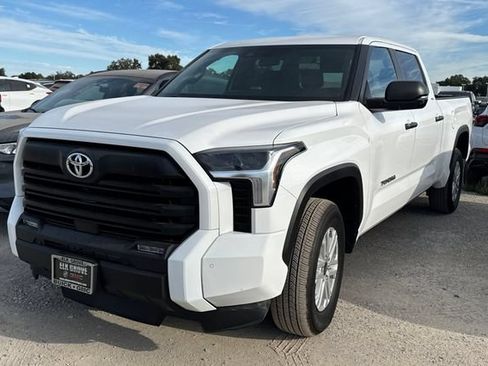 Used 2026 Toyota Tundra SR5 w/ SR5 Convenience Package AWD/4WD image 8