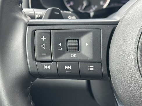 Certified 2025 Nissan Pathfinder SV image 37