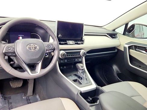 Used 2023 Toyota RAV4 XLE Premium image 13