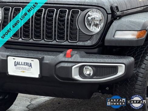 Used 2025 Jeep Gladiator Sport image 8