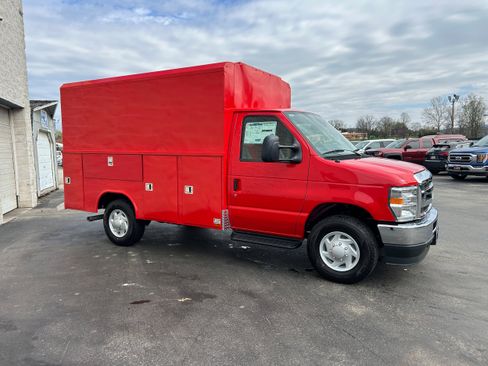 New 2026 Ford E-350 and Econoline 350 Super Duty w/ Interior Upgrade Package RWD image 14