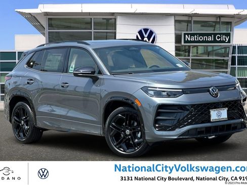 New 2026 Volkswagen Tiguan SE R-Line FWD image 1