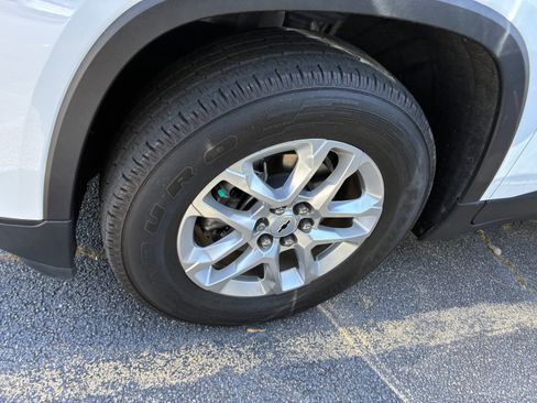 Used 2021 Chevrolet Traverse LS image 5