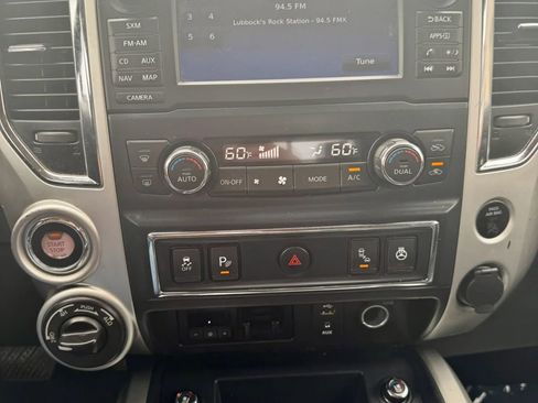 Used 2017 Nissan Titan PRO-4X w/ Pro-4x Convenience Package AWD/4WD image 17