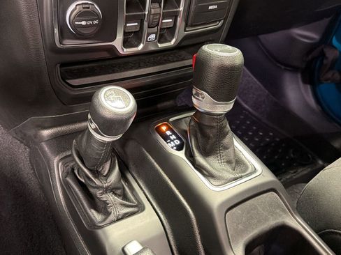 Used 2020 Jeep Wrangler Unlimited Sport S AWD/4WD image 16