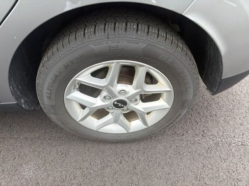 Certified 2024 Kia Soul S FWD image 7