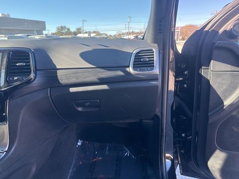 Certified 2022 Jeep Grand Cherokee Laredo X image 29