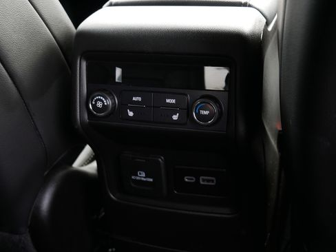 Used 2023 GMC Acadia SLT w/ Preferred Package image 12