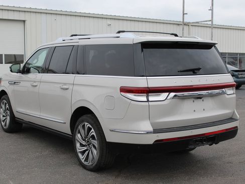 Used 2023 Lincoln Navigator L Reserve image 4