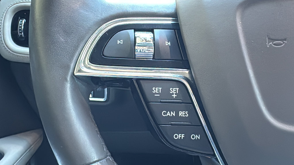 Used 2023 Lincoln Nautilus Reserve FWD image 13
