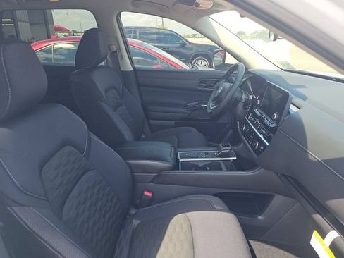 Used 2025 Nissan Pathfinder SV w/ SV Premium Package FWD image 3