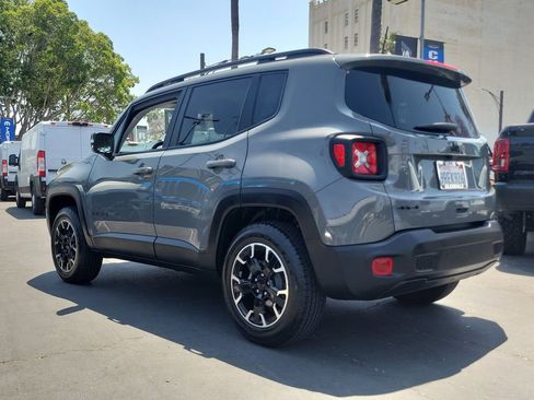 Used 2023 Jeep Renegade Latitude AWD/4WD image 2