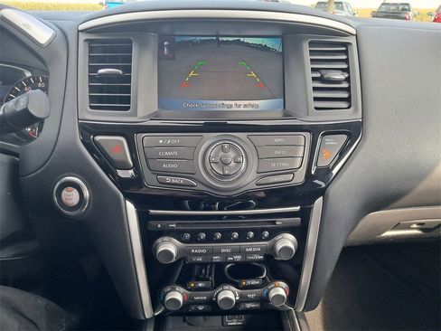 Used 2019 Nissan Pathfinder SV image 22