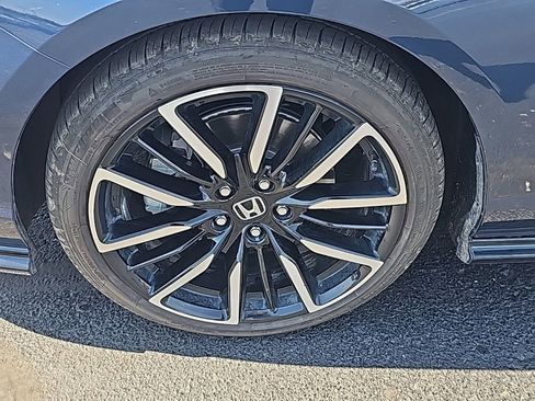 Used 2025 Honda Accord Touring image 4