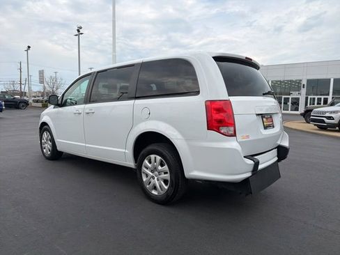 Used 2018 Dodge Grand Caravan SE w/ UConnect Hands-Free Group FWD image 5