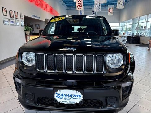 Used 2023 Jeep Renegade Latitude AWD/4WD image 2