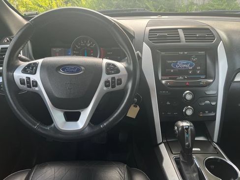 Used 2015 Ford Explorer XLT w/ Equipment Group 202A AWD/4WD image 13