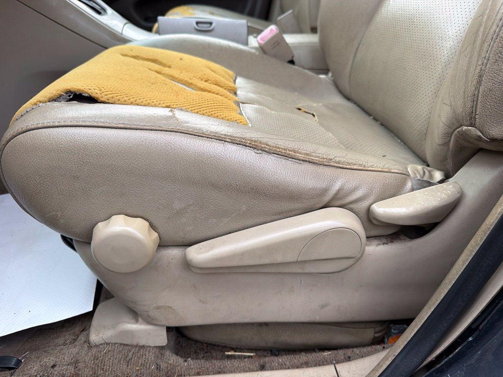 Used 2005 Toyota Highlander 2WD V6 w/ 3rd Row image 10