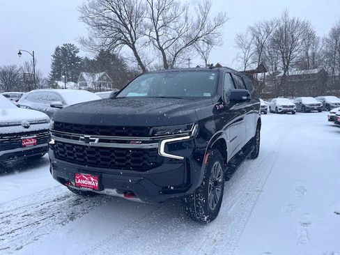 Used 2023 Chevrolet Suburban Z71 w/ Z71 Off-Road Package image 3