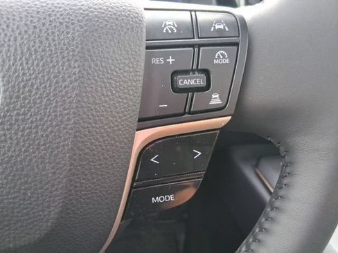 Used 2023 Toyota Crown AWD/4WD image 18