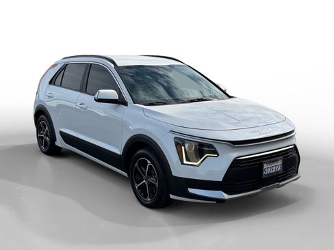 Used 2025 Kia Niro EX FWD image 7