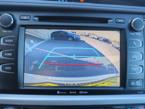 Used 2019 Toyota Highlander XLE AWD/4WD image 19