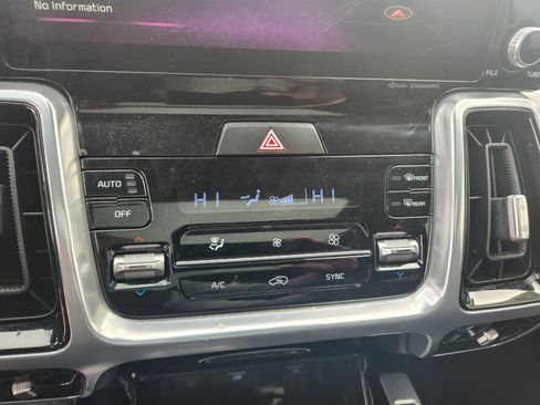 Used 2022 Kia Sorento SX image 18