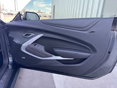 Used 2018 Chevrolet Camaro SS w/ LPO RS/SS Interior Package RWD image 33