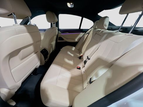 Used 2023 BMW 530e w/ Premium Package image 19