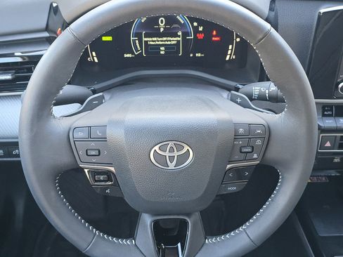 Used 2025 Toyota Camry SE image 15