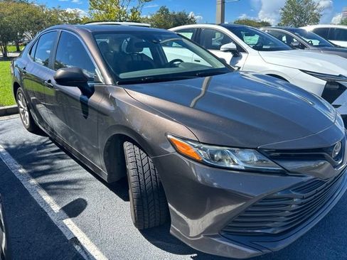 Used 2019 Toyota Camry LE FWD image 3