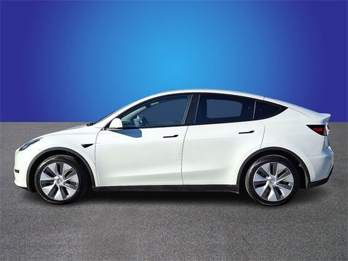 Used 2021 Tesla Model Y Long Range image 7