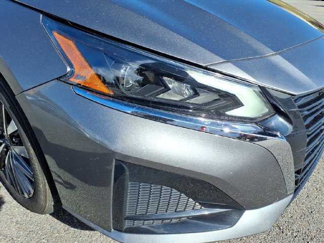 Used 2025 Nissan Altima 2.5 SV FWD image 3