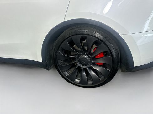 Used 2023 Tesla Model Y Performance AWD/4WD image 11