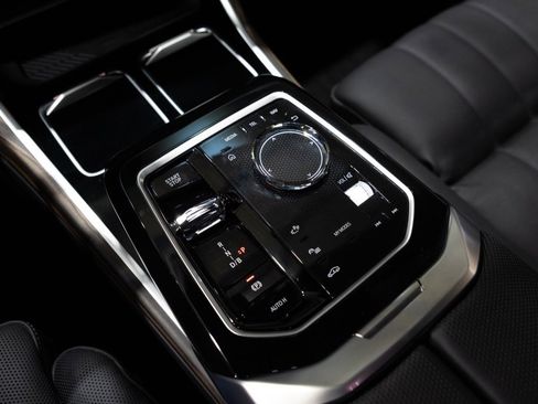 Used 2025 BMW i7 xDrive60 image 56