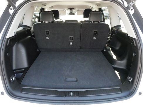 Used 2023 Jeep Grand Cherokee Limited w/ Black Appearance Package image 18