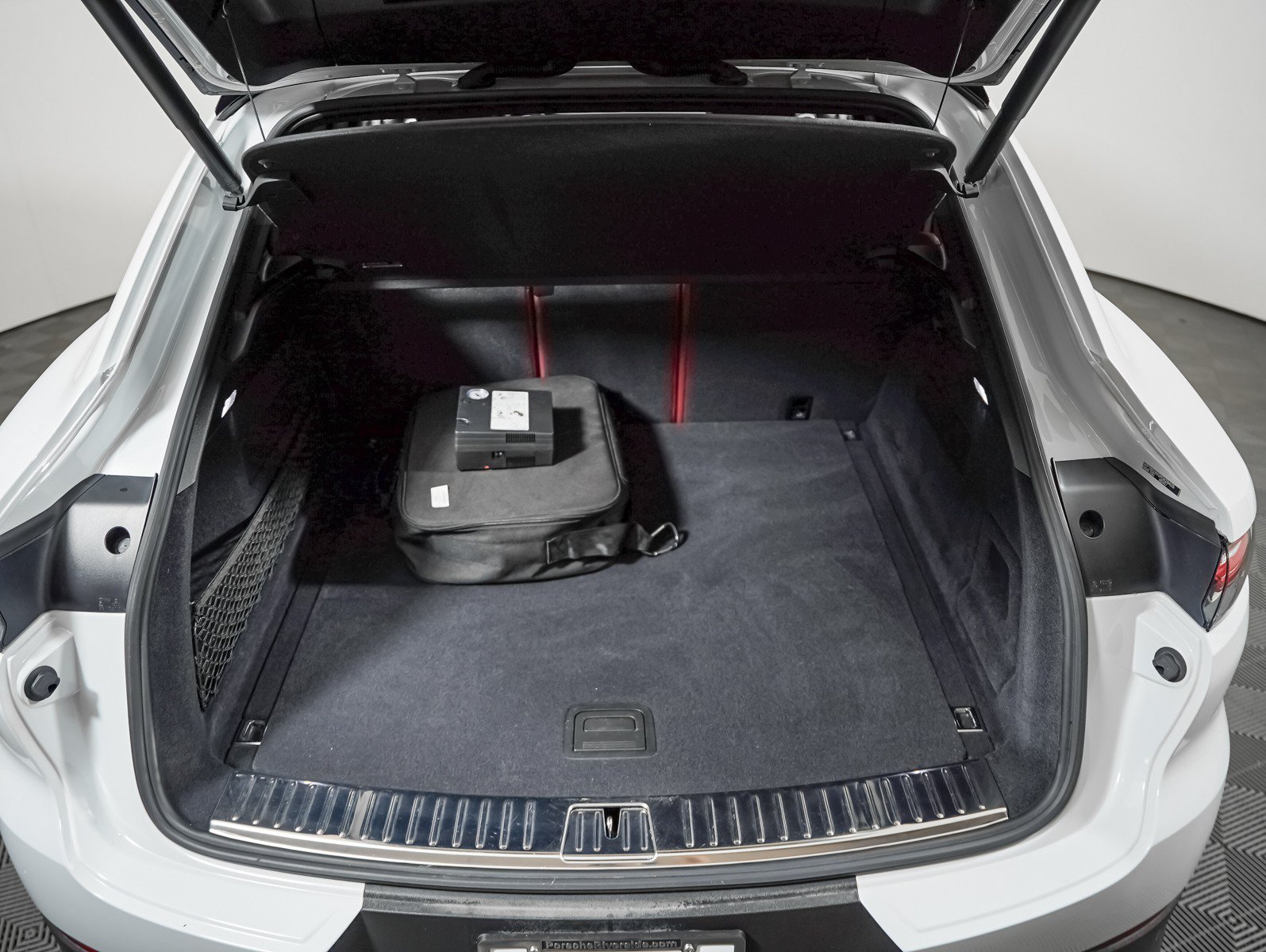 Certified 2023 Porsche Cayenne Coupe AWD/4WD image 26