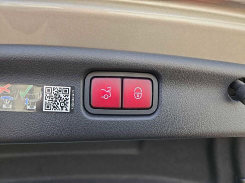 Used 2024 Mercedes-Benz C 300 4MATIC Sedan image 24