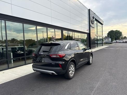 Used 2024 Ford Escape Active AWD/4WD image 3