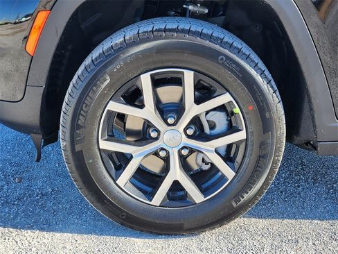 New 2025 Jeep Grand Cherokee Limited image 7