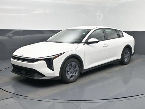 Certified 2025 Kia K4 FWD image 9