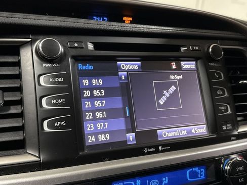 Used 2015 Toyota Highlander XLE AWD/4WD image 14