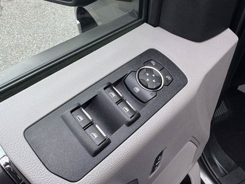 Used 2018 Ford F150 XLT w/ Equipment Group 302A Luxury AWD/4WD image 13