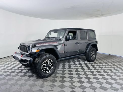 Used 2025 Jeep Wrangler Unlimited Rubicon w/ Convenience Group AWD/4WD image 4