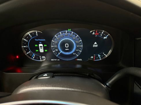 Used 2017 Cadillac Escalade Luxury AWD/4WD image 34