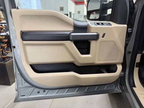 Used 2019 Ford F150 XLT w/ Equipment Group 302A Luxury AWD/4WD image 10