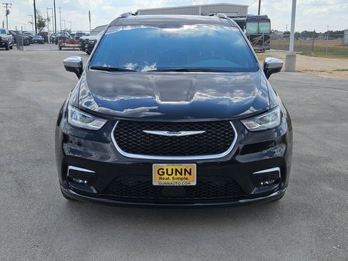 New 2026 Chrysler Pacifica Pinnacle image 8