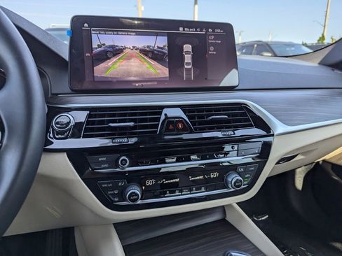 Used 2022 BMW 530i xDrive image 30