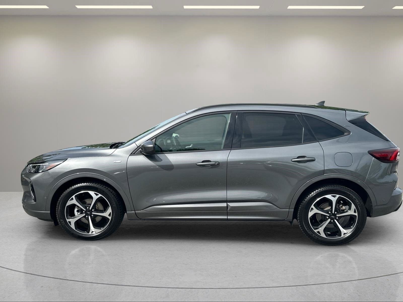 Used 2023 Ford Escape ST-Line Elite w/ Premium Technology Package AWD/4WD image 2